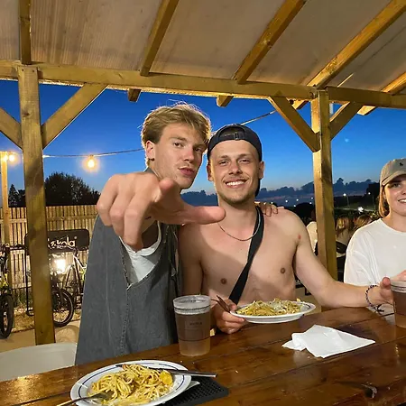 Hostel Wot Surf Social