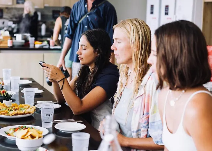 Wot Surf Social ホステル