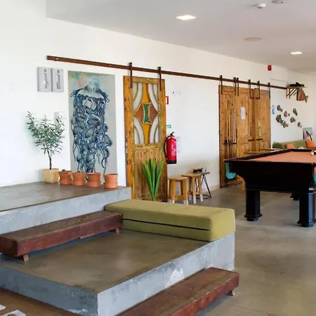 Hostel Wot Surf Social