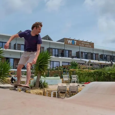 Wot Surf Social إيريسييرا