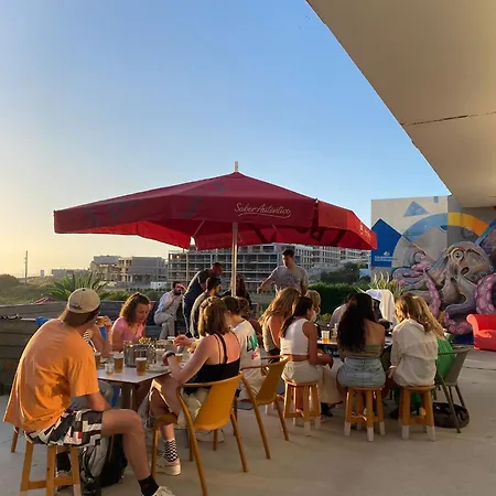 بيت شباب Wot Surf Social *