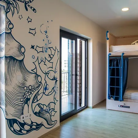 Wot Surf Social Hostel Ericeira