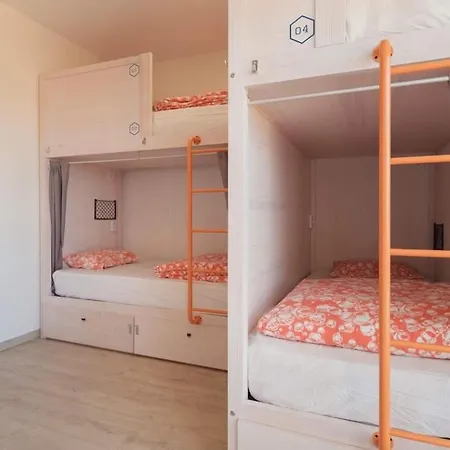 Wot Surf Social بيت شباب *