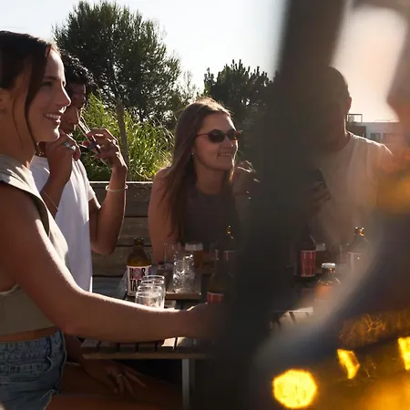 Hostal Wot Surf Social *