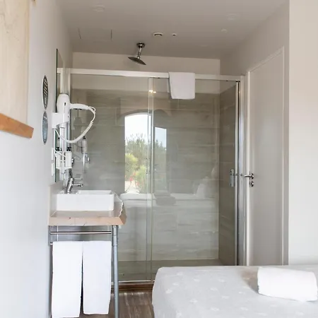 Wot Surf Social بيت شباب إيريسييرا