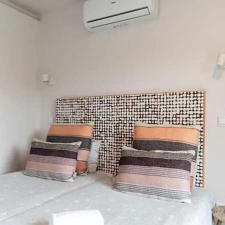 Wot Surf Social بيت شباب