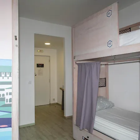 Hostel Wot Surf Social