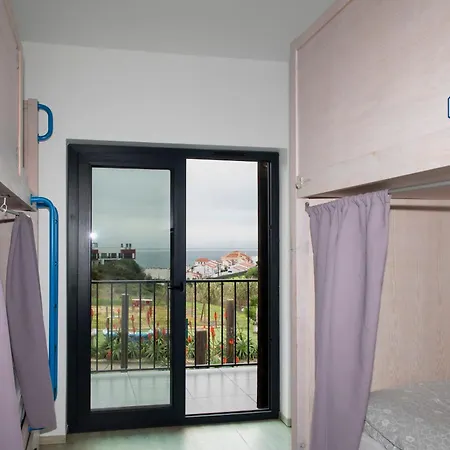 Wot Surf Social بيت شباب