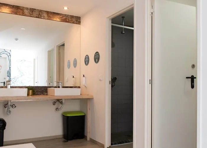 Hostal Wot Surf Social *