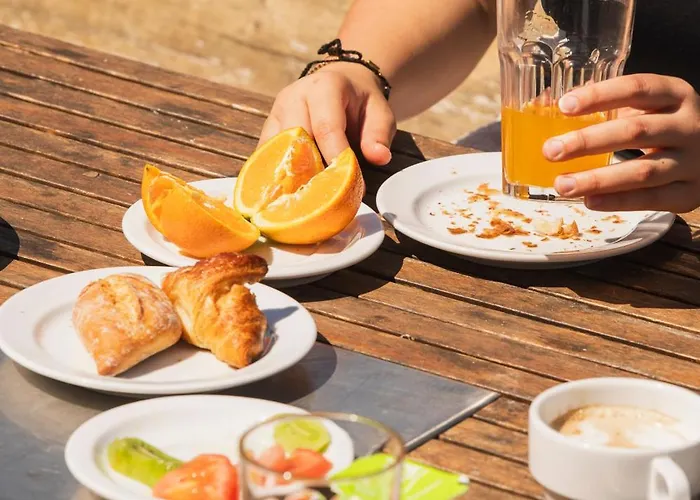 Hostal Wot Surf Social *