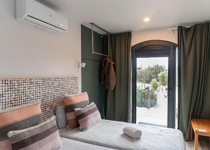 Hostal Wot Surf Social